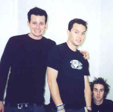 No Doubt, Blink-182 flood Tweeter with music, theatrics