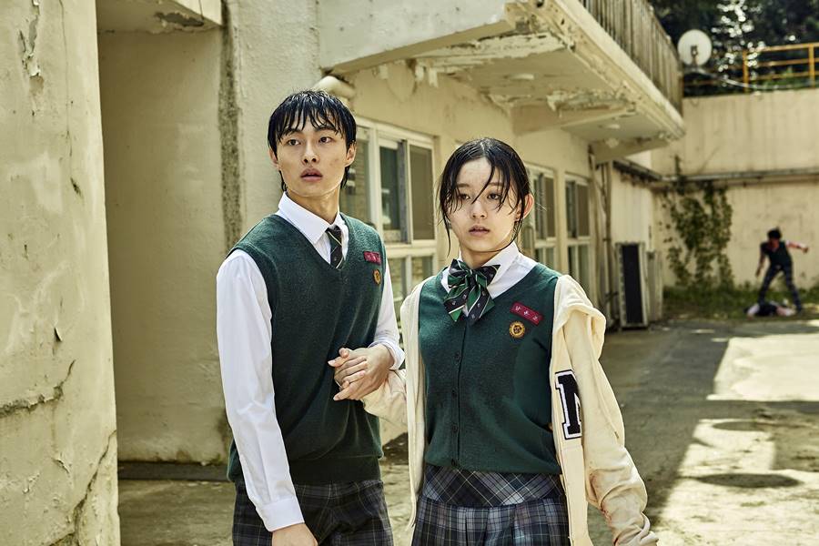 Watch: “All Of Us Are Dead” Stars Yoon Chan Young, Park Ji Hu, Cho Yi Hyun,  And Lomon Confirm Drama's Return With Season 2